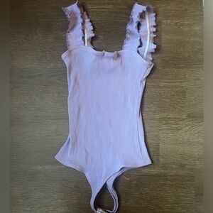 FRANCESCAS LIGHT PURPLE RUFFLE STRAP RIBBED BODY SUIT XS
